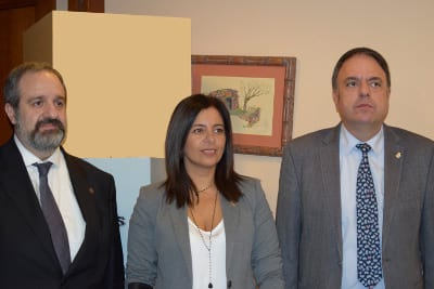 Imatge amb la Diputada Laura Martinez, el degà del Col·legi d'Advocats de Manresa i l'alcalde de Manresa.