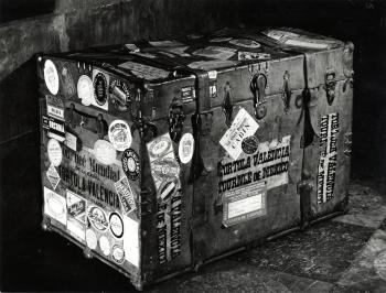 Bagul utilitzat per la ballarina Tórtola Valencia durant la seva tournée mundial entre 1920 i 1930 per Amèrica del nord, central i sud, c. 1970. AGDB. Fons: Diputació de Barcelona. Autoria: desconeguda