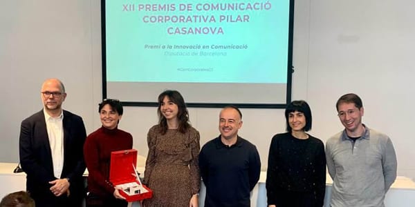 Equip de les xarxes socials de la Diputació recollint el Premi Pilar Casanova de Comunicació Corporativa