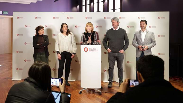 La presidenta de la Diputació de Barcelona, Lluïsa Moret, amb els vicepresidents de la corporació, en la roda de premsa de presentació del Pla General d’Inversions. Foto: Òscar Ferrer / Diputació de Barcelona
