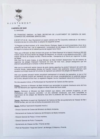 Primera pàgina del certificat de l’acord de Ple relativa a la moció a favor de la protecció del fons marí i per la regeneració i consolidació de les platges del Maresme Sud, 2000. Expedient 438/2000, Fons municipal, Ajuntament de Cabrera de Mar.