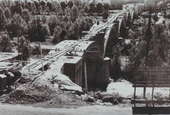 Construcció del pont dels Anglesos a Borgonyà, 1954. Autor: Roqué Cabrera. Arxiu Municipal de Sant Vicenç de Torelló.