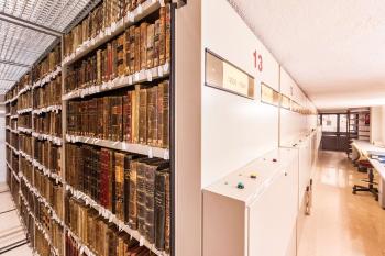 Biblioteca antiquària i dipòsits compactes automàtics de l'arxiu municipal. Autor: Juan Manel Peláez, 2016, Arxiu Històric de Sabadell.