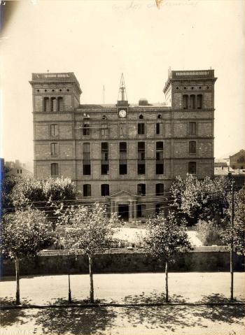Façana de l'Escola d'Enginyers. AGDB. Fons: Diputació Barcelona. Autoria: Mas. Façana de l'Escola d'Enginyers, actual Edifici del Rellotge, 1926