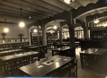 Biblioteca de l'Escola del Treball, al 1927. AGDB. Fons: Diputació de Barcelona. Autoria: Mas, Biblioteca, c. 1927