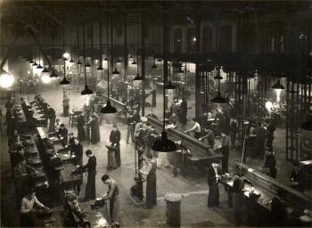 Ensenyaments als anys 50. AGDB. Fons Diputació de Barcelona. Autoria: desconeguda. Escola del Treball: classe taller, 1950 ca.