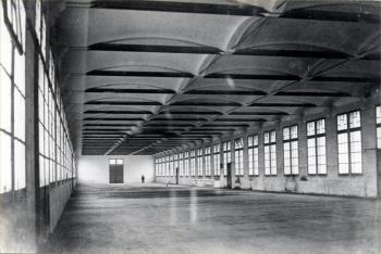 Sala de màquines a l’antiga fàbrica Floris i Busquets, c.1940. Autoria desconeguda. Fons: Diputació de Barcelona. (CAT AGDB R.2685)